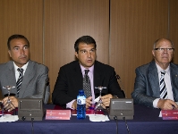 De izquierda a derecha, Rafael Yuste, directivo del FC Barcelona; Joan Laporta, presidente del FC Barcelona y Jacint Borrs, directivo del FC Barcelona, en la reunin del Patronato. Foto: lex Caparrs/FCB.