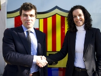 Josep Cortada, director general de la Fundacin FC Barcelona, con Tania Rausell, presidenta de Fundacin Ilusiones / Make-A-Wish Spain. Foto: lex Caparrs - FCB