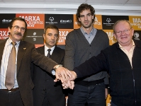 Deizquierda a derecha, Francesc Martnez de Foix, Sergi Gonzlez, Roger Grimau y Josep Pijoan. Foto: lex Caparrs / FCB