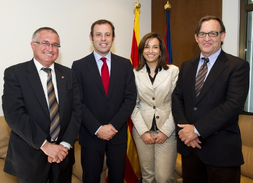 De izquierda a derecha: el alcalde de Manlleu, Pere Prat; el presidente del FC Barcelona, Sandro Rosell; la alcaldesa de Salt, Iolanda Pineda, y el alcalde de Vic, Josep Maria Vila dAbadal.