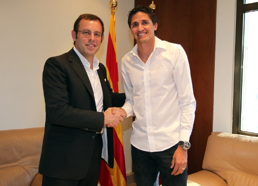 Rosell i Edmlson en el moment de renovar l'acord. Foto: Miguel Ruiz - FCB