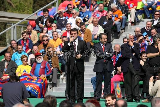 Joan Laporta se dirige a los peistas en el discurso que tuvo lugar en el Parque de Les Planes.