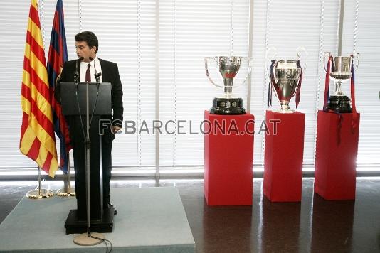 El presidente Joan Laporta ha celebrado con los empleados del FC Barcelona los xitos de esta temporada.