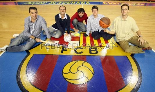 D'esquerra a dreta: Mario Robert, Quim Mir, Jaume Mons, Marc Brau i Aleix Santacana. Ells locuten els partits de les seccions blaugranes per a Bara TV.