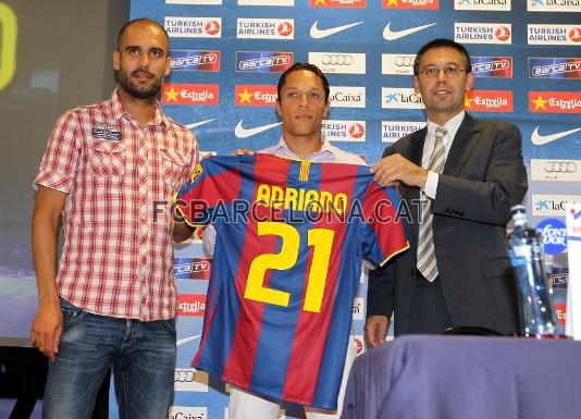 Presentació d'Adriano (19/7/2010).