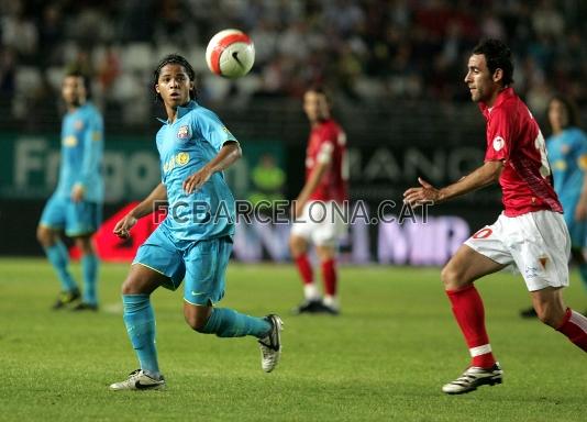 En el ltimo partido de Giovani con el Bara, el mexicano marc tres goles al Murcia.