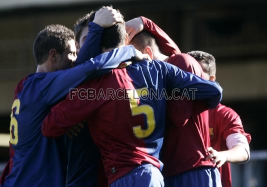 L'equip celebrant un dels tres gols que ha aconseguit el Bara Atltic contra el Santa Eulria.