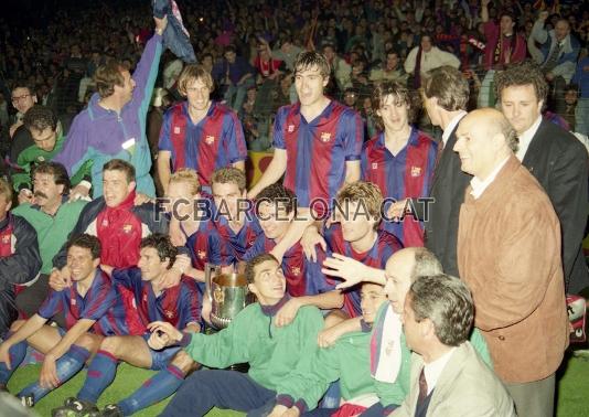 El verano de 1990 Joahn Cruyff levanta la nica Copa del Rey que ganara con el Bara como entrenador.