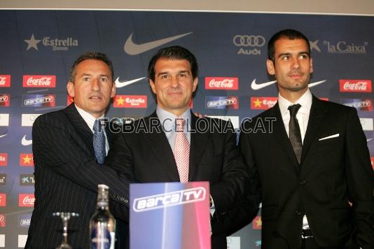 17 de juny del 2008. Dia 1 de l'era Guardiola. s presentat en una roda de premsa amb Joan Laporta i Txiki Begiristain.