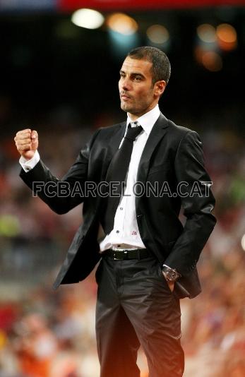 Guardiola celebra un dels gols del seu primer partit oficial, al Camp Nou contra el Wisla (4-0).