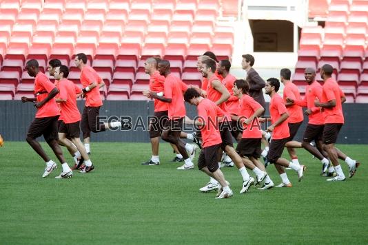 El primer equip ha fet al Camp Nou l'última sessió preparatòria a Barcelona abans de viatjar a Donetsk.