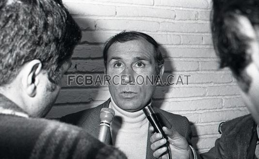 En verano de 1976, Ruiz dej paso a Marinus Michels.