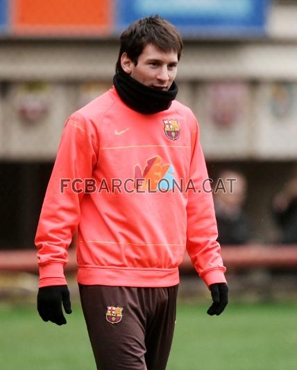 Messi, en un instante de la sesin preparatoria que ha tenido lugar en el campo la Masia.