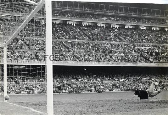 Uno de los goles de la final de Copa de la temporada 1962-63. Foto: Archivo FCB