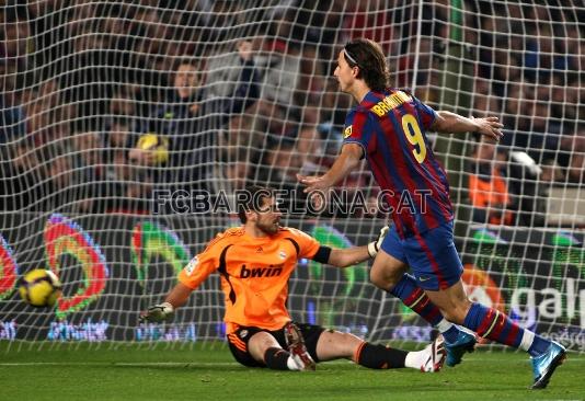 Un solitari gol de Zlatan Ibrahimovic va decantar el clssic a favor del Bara (1-0). Foto: Arxiu FCB