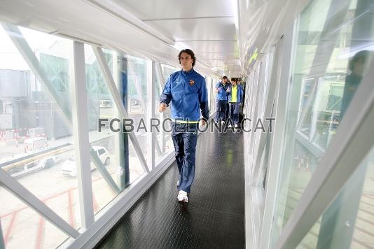 Ibrahimovic, en el aeropuerto de Pamplona. (Fotos: Miguel Ruiz, FCB)
