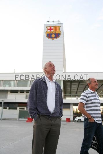 El ex jugador y ex entrenador del Barça, Johan Cruyff, ha visitado este martes las instalaciones de la Ciutat Esportiva. (Foto: Miguel Ruiz - FCB)