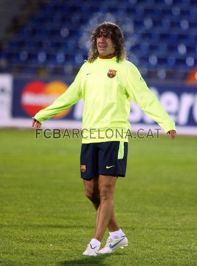 Puyol, amb pantalons curts. (Foto: Miguel Ruiz - FCB)