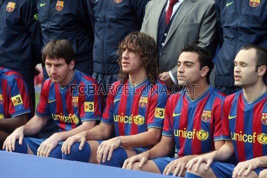 Messi, Puyol, Xavi e Iniesta, preparados para la foto. Foto: Miguel Ruiz / lex Caparrs (FCB)