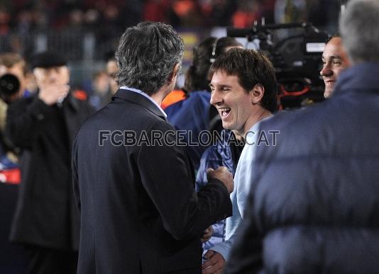 Encuentro entre Mourinho y Messi, tambin antes del encuentro. (Fotos: lex Caparrs/Miguel Ruiz-FCB)