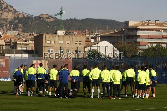 El primer equipo de ftbol se ha entrenado en la Ciudad Deportiva Joan Gamper. Foto: Miguel Ruiz.