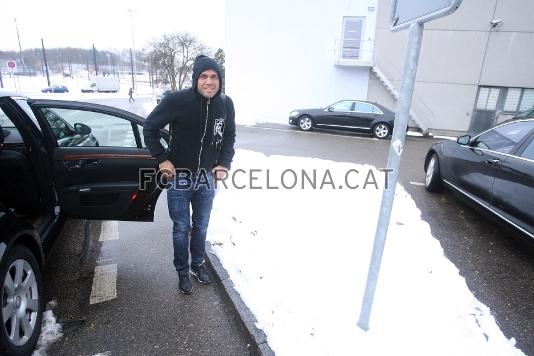 Alves, delante la nieve. (Foto: Miguel Ruiz)