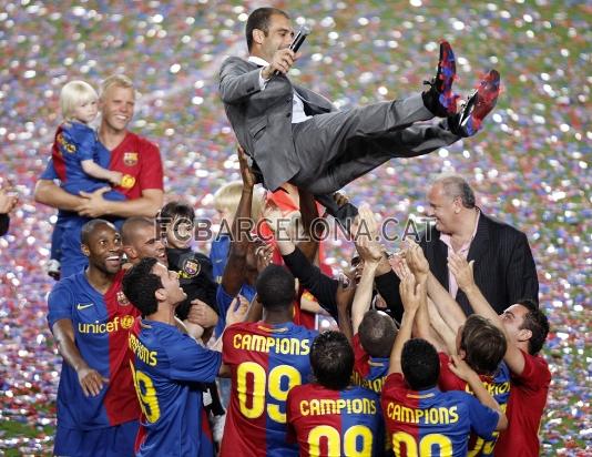 Celebracin de la primera Liga del Bara de Guardiola. Coincidi con el partido de Liga en el Camp Nou ante el Osasuna. Foto: archivo FCB.