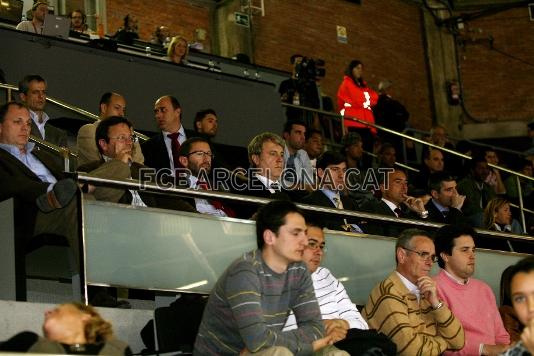 La Llotja amb el directiu responsable del futbol sala, Josep Cubells, els directius Marc Ingla i Toni Rovira, el vocal de la Junta Directiva i responsable del futbol base, Rafael Yuste, i el president de la LNFS Carlos Gascn.