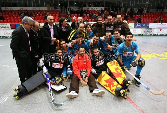 Mxima alegria en la foto de grup i amb la Supercopa.