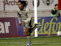 Ronaldinhox_Osasuna-FCB_8-2-04.jpg
