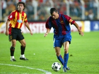Luis Enrique, en una acci del Galatasaray-FC Barcelona de la temporada 2002/03. Fotos: arxiu FCB
