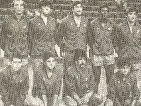 Jeff Ruland, la temporada 80-81, con el FC Barcelona. Ruland es el jugador que est en el centro, de pie, luciendo bigote.