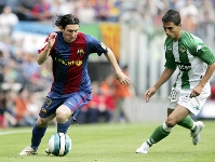 Messi, en una accin del Bara-Betis de la temporada pasada (1-1).