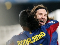 Ronaldinho y Messi, juntos en un amistoso