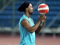 Ronaldinho ya es jugador comunitario