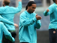 Ronaldinho, con molestias, baja