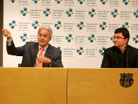 El doctor Ramon Cugat, en un momento de la explicacin de la intervencin quirrgica practicada a Gabi Milito.