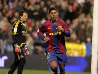 Ronaldinho decides it in La Romareda