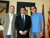 Carmona i Chico, amb Joan Laporta desprs de la firma del contracte