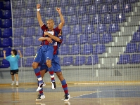 Igor y PC, celebrando un gol