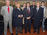 Foto: El president Joan Laporta con algunos premiados de otras temporadas.