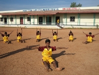 Beneficiarios haciendo deporte en el XICS de Bathalapalli