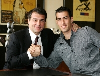 Busquets extends contract to 2013