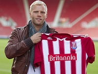Gudjhonsen, con la camiseta del Stoke City. Foto: stokecityfc.com