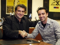 Xavi extends contract till 2014