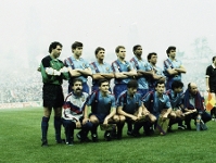 Los jugadores del Bara, con la camiseta azul celeste, posan para los fotgrafos en la final de la Recopa del 1989. ARCHIVO FCB - SEGU