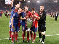 Foto: Puyol, Xavi, Busquets, Valdés i Bojan, amb la Champions guanyada a Roma. (Arxiu FCB).
