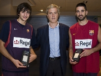 El Barça homenajea a Navarro y a Ricky