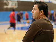 El 14 de febrero de 2008 se hizo cargo del primer equipo blaugrana.
