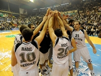Jugadors del Partizan celebrant la victria davant el Regal Bara. Foto: Euroleague